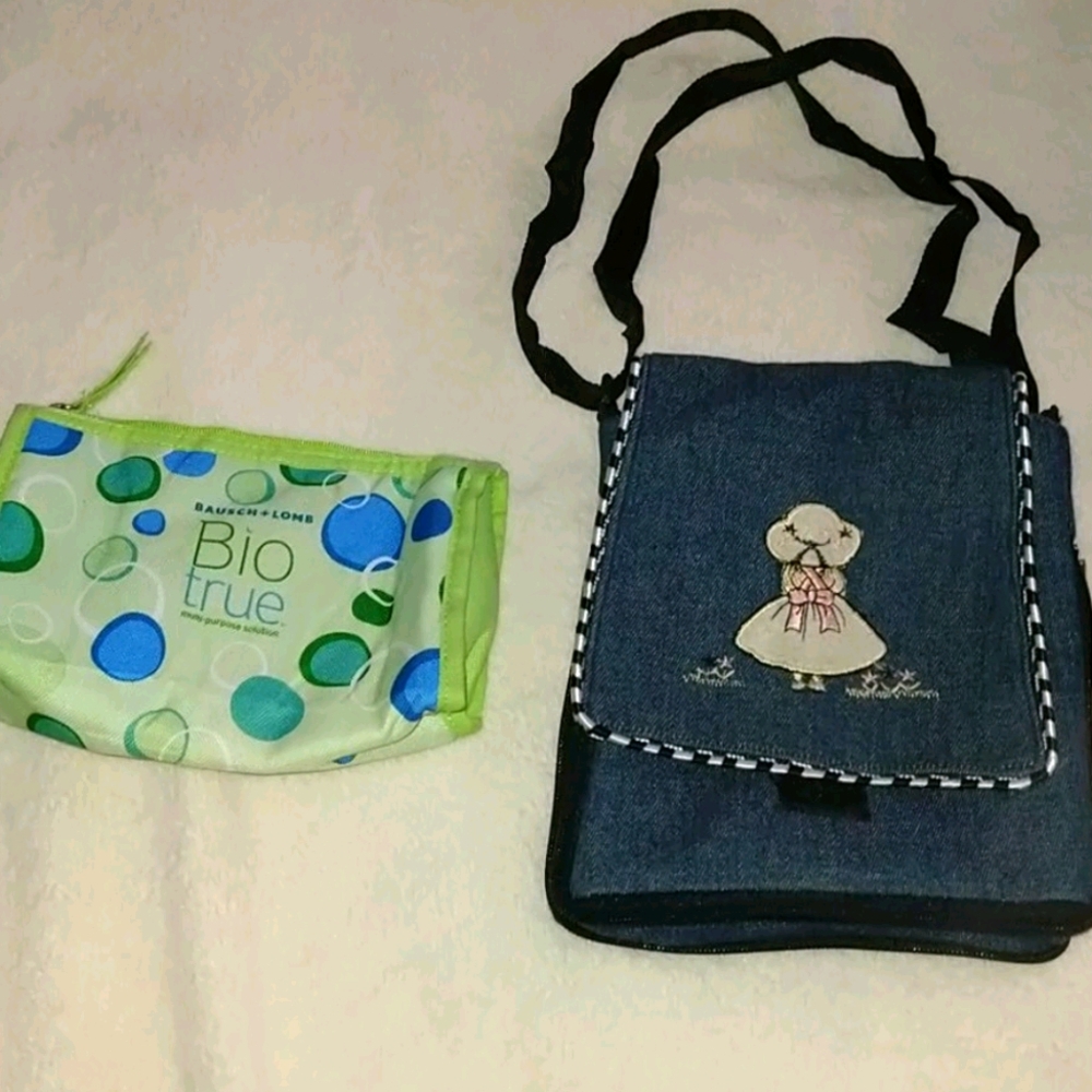 Set of 2 pouches. One blue and one green